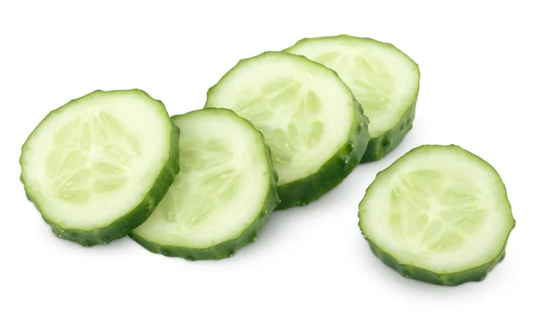 Skiva grön gurka isolerad på vit — Stockfoto