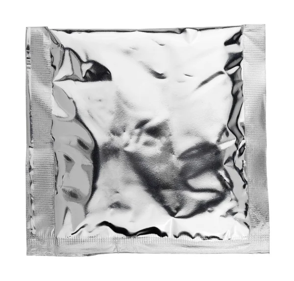 Пакет из алюминиевой фольги на белом — стоковое фото