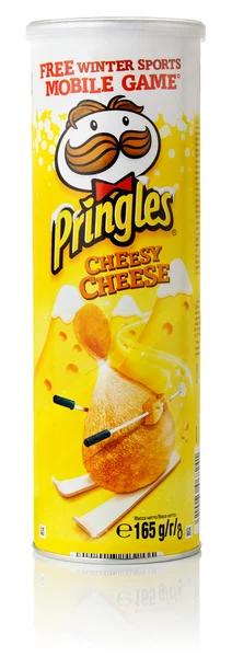 Сырные чипсы с сыром "Принглс" — стоковое фото