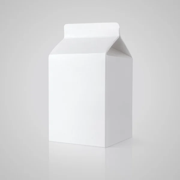 白色的空白牛奶纸箱包装 — 图库照片