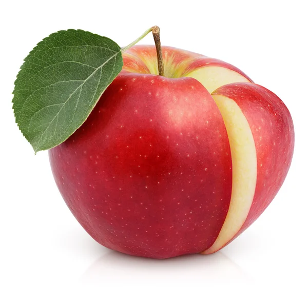 Manzana roja con hoja verde y corte aislado en blanco —  Fotos de Stock