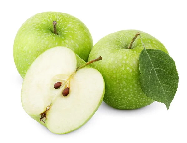 Grüne Äpfel mit Blatt und halb isoliert auf einem weißen — Stockfoto