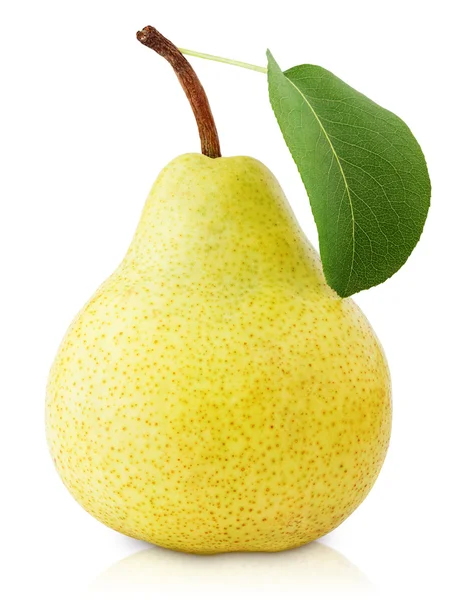 Fruta de pêra amarela com folha isolada em branco — Fotografia de Stock