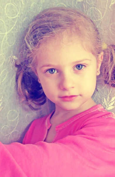 Kleines Mädchen glücklich Gesicht portret — Stockfoto