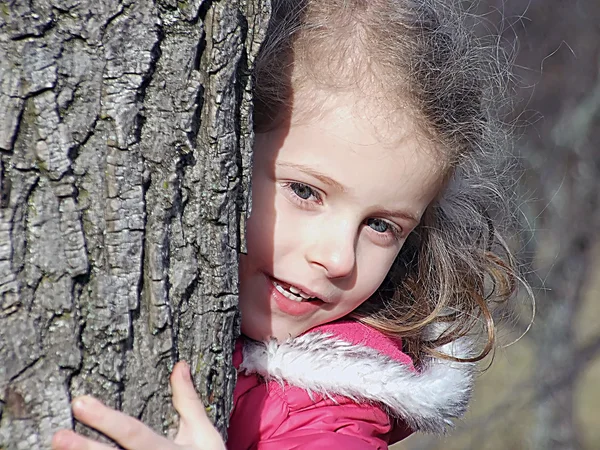 Little girl in park — Stock Photo, Image