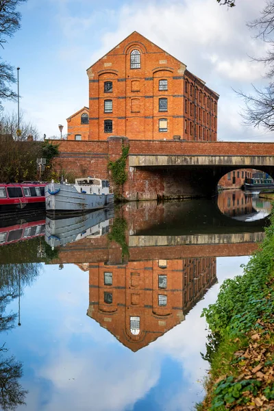 Blisworth İngiltere yakınlarındaki Canal River Day Manzarası.