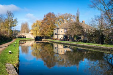 Stoke Bruerne İngiltere 'deki Canal River Day Manzarası