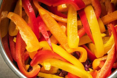 Yakın plan çekimde taze biberler