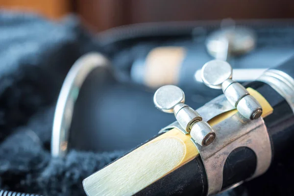 Klarinet binnen muziekinstrument opslag geval close-up — Stockfoto