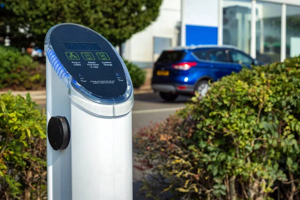 Electric vehicle recharging point sign post in England UK — Stock Photo, Image