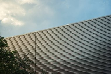 İngiltere 'de endüstriyel malikanede depo duvarı metal dokusu yüzeyi, İngiltere.