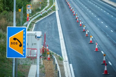 İngiltere 'de İngiltere otoyolunda yoğun trafik bulanıklaşıyor.