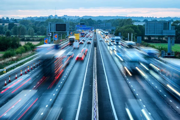 Circulation Dense Flou Sur Autoroute Britannique Angleterre — Photo