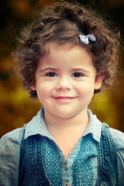 Baby girl retrato al aire libre —  Fotos de Stock