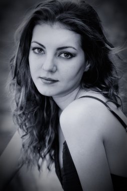 üzgün genç kadın