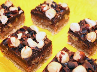 fındık closeup ile dilim kek