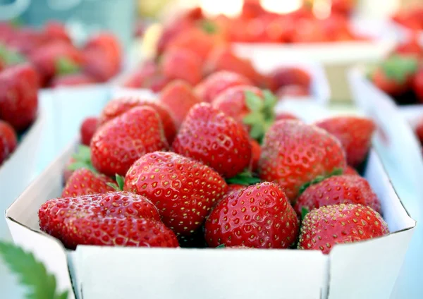 Strawberries in a bowl closeup — Stock Photo, Image