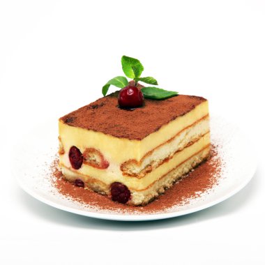 tiramisu pasta beyaz bir plaka üzerinde bir parça