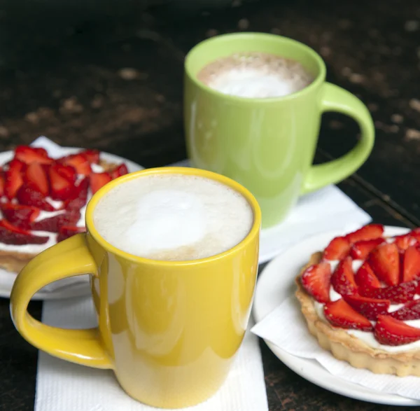 Tartellette con fragole succose — Foto Stock