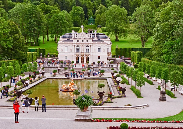 Krásný zámek linderhof — Stock fotografie