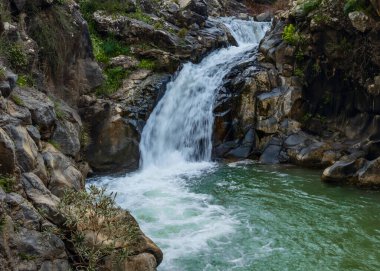 Mart 'ta ülkenin kuzeyindeki Saar Şelalesi 