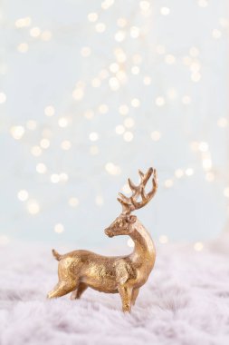 Noel dekorasyonlu şenlikli bir arka plan. Kopyalama alanı, kış tatilleri tebrik kartı, düz konum, üst manzara.