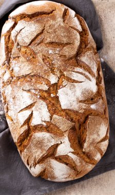 Taze pişmiş ev yapımı ekmek..