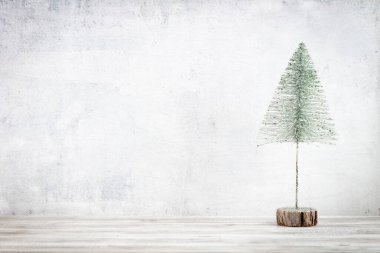 Noel ağacı süslemeleriyle süslenmiş. Yeni Yıl Arifesi Kutlaması.