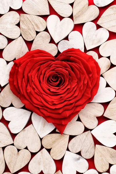 Ημέρα Του Αγίου Βαλεντίνου Φόντο Κόκκινο Τριαντάφυλλο Καρδιές Κάρτες Απληστίας — Φωτογραφία Αρχείου