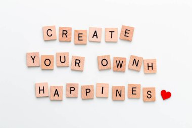 Pastel bir tahtanın içindeki tahta bloklar..