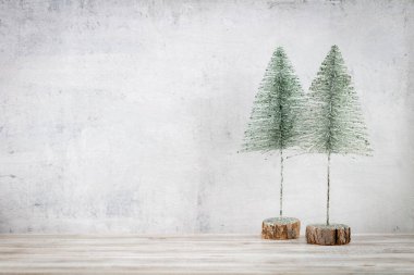 Noel ağacı süslemeleriyle süslenmiş. Yeni Yıl Arifesi Kutlaması.