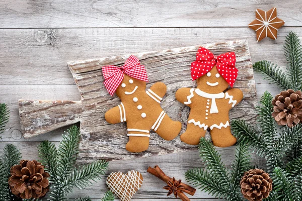 맛있는 진저브레드 쿠키와 배경의 크리스마스 — 스톡 사진
