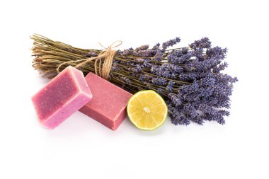 Lavanta ve turuncu doğal kozmetik ürünleri, beyaz arka planda ev yapımı spa için limon..