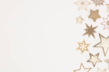 Beyaz ahşap masanın üzerinde Noel arkaplanı.