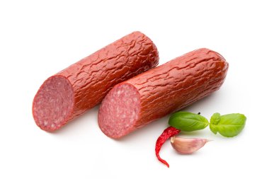 Salam dilimleri. Beyaz bir arka planda izole edilmiş. sosis kesimi.