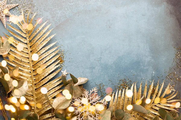 Mooie Kerst Gouden Bloem Vintage Blauwe Achtergrond Platte Lay Ontwerp — Stockfoto