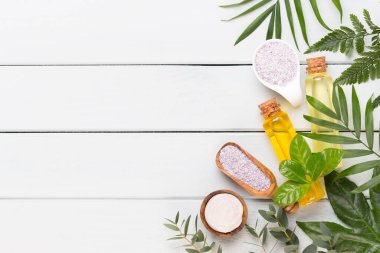 Spa aromaterapi kozmetik ürünler konsepti, metin için bir arkaplan, düzlük, yukarıdan görünüm.