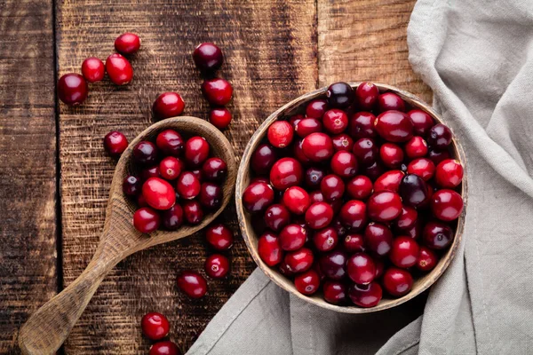 Ripe Cranberry Wooden Bowl Wooden Table — Stock Photo, Image