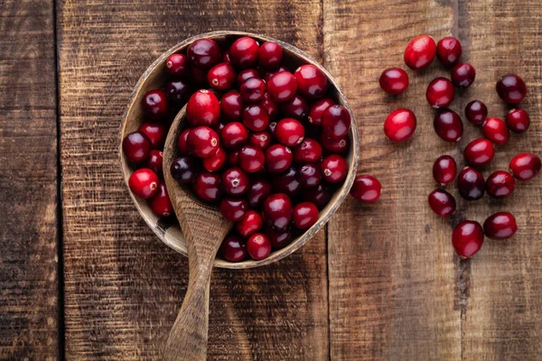 Ripe Cranberry Wooden Bowl Wooden Table — Stock Photo, Image