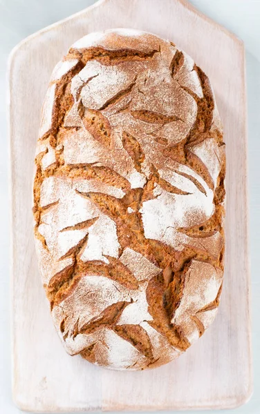 Taze pişmiş ev yapımı ekmek..