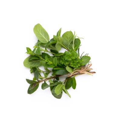 Beyaz arka planda izole edilmiş baharat bitkisi. Üst Manzara. Düz uzanma deseni.