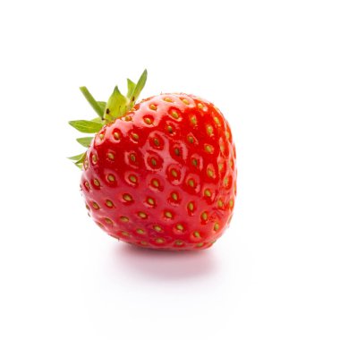 İzole edilmiş çilek. Tek çilekli meyve beyaz arkaplanda izole edilmiş, kırpma yolu ile - resim