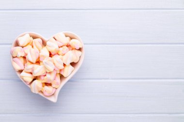 Fotokopi alanı olan renkli marşmelovlar. Üst Manzara. Düz yatıyordu. 