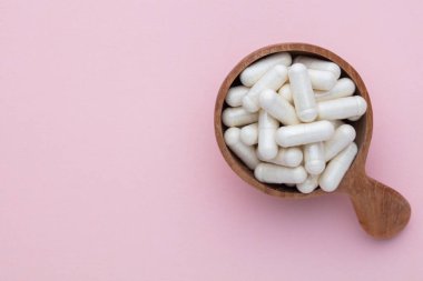 Homeopatik hap takviyesi. Alternatif tıp. Vitamin kapsülleri.