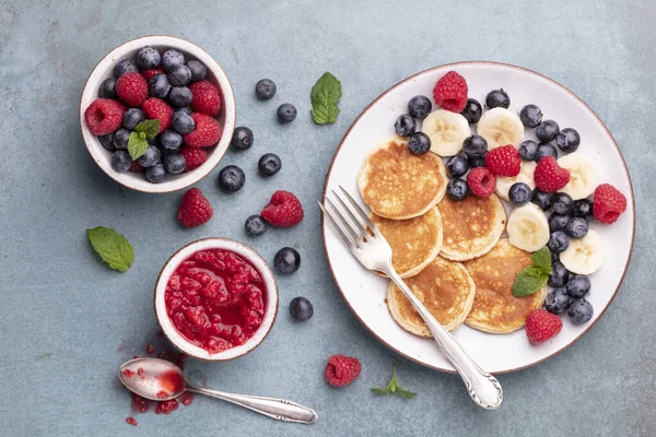 Panquecas Ceto Feitas Farinha Dieta Farinha Amêndoa Servidas Com Bagas — Fotografia de Stock