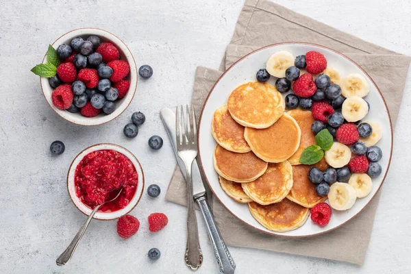 Panquecas Dieta Ceto Feitas Farinha Amêndoa Servida Com Bagas — Fotografia de Stock