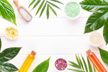 Metin için alanı olan bir spa arkaplanı. Spa tebrik kartı demek. aromaterapi teması, el yapımı kozmetik