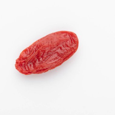 Gu üzümleri beyaz arkaplanda izole..