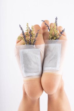 Detoks ayakları doğal bitkisel pedleri destekler.