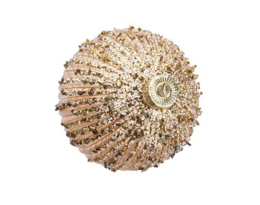 Beyaz arkaplanda izole edilmiş noel topları.